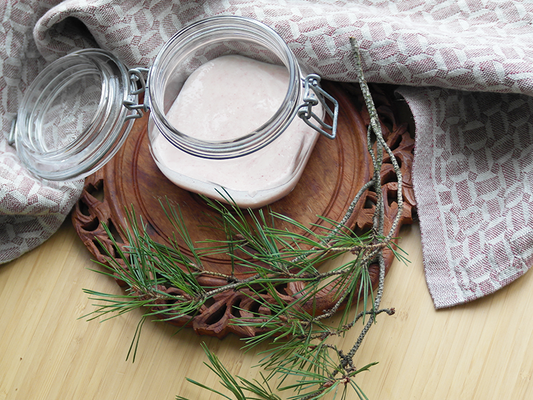 Ihoa pehmentävä DIY-vartalovoide lasipurkissa
