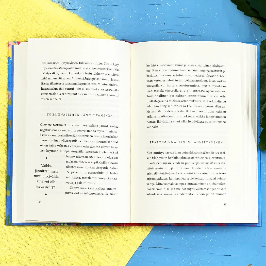 Rohkaisukirja ujoille-Hidasta Elämää-Hyvinvoinnin Tavaratalo